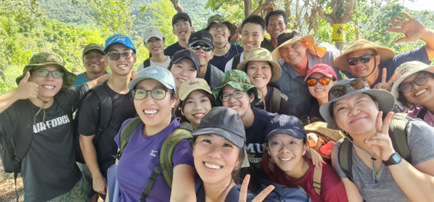 A group photograph of the 2022 Sustainability Changemakers Overseas Programme student participants and staff in Bali, Indonesia