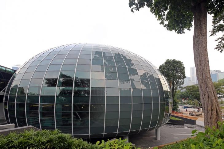 Kwa Geok Choo Law Library (view from Stamford Green)