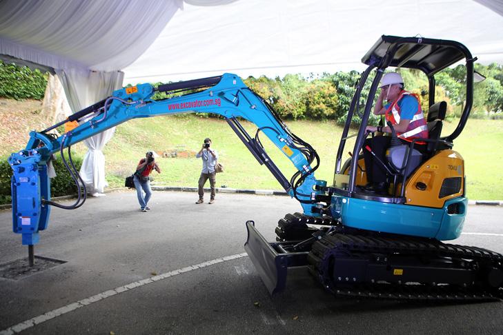 Ground Breaking Ceremony (20 January 2014)